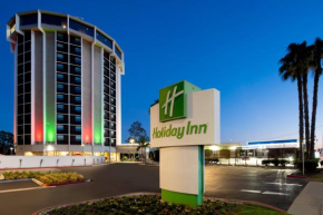  Holiday Inn Long Beach - Airport, an IHG Hotel  Сансет Бич